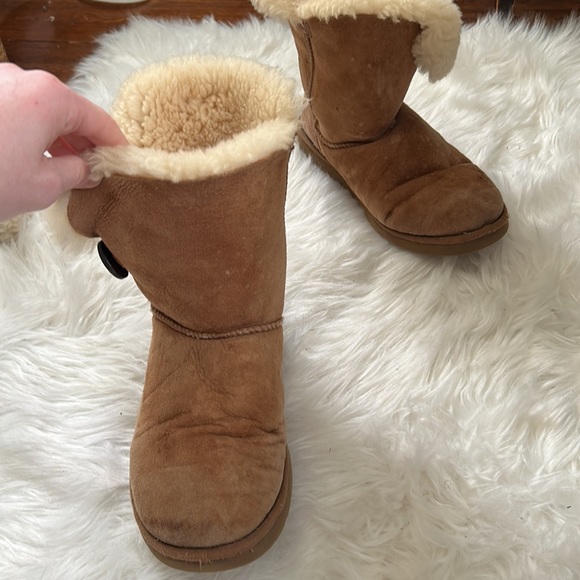 Button UGGS - Picture 7 of 11
